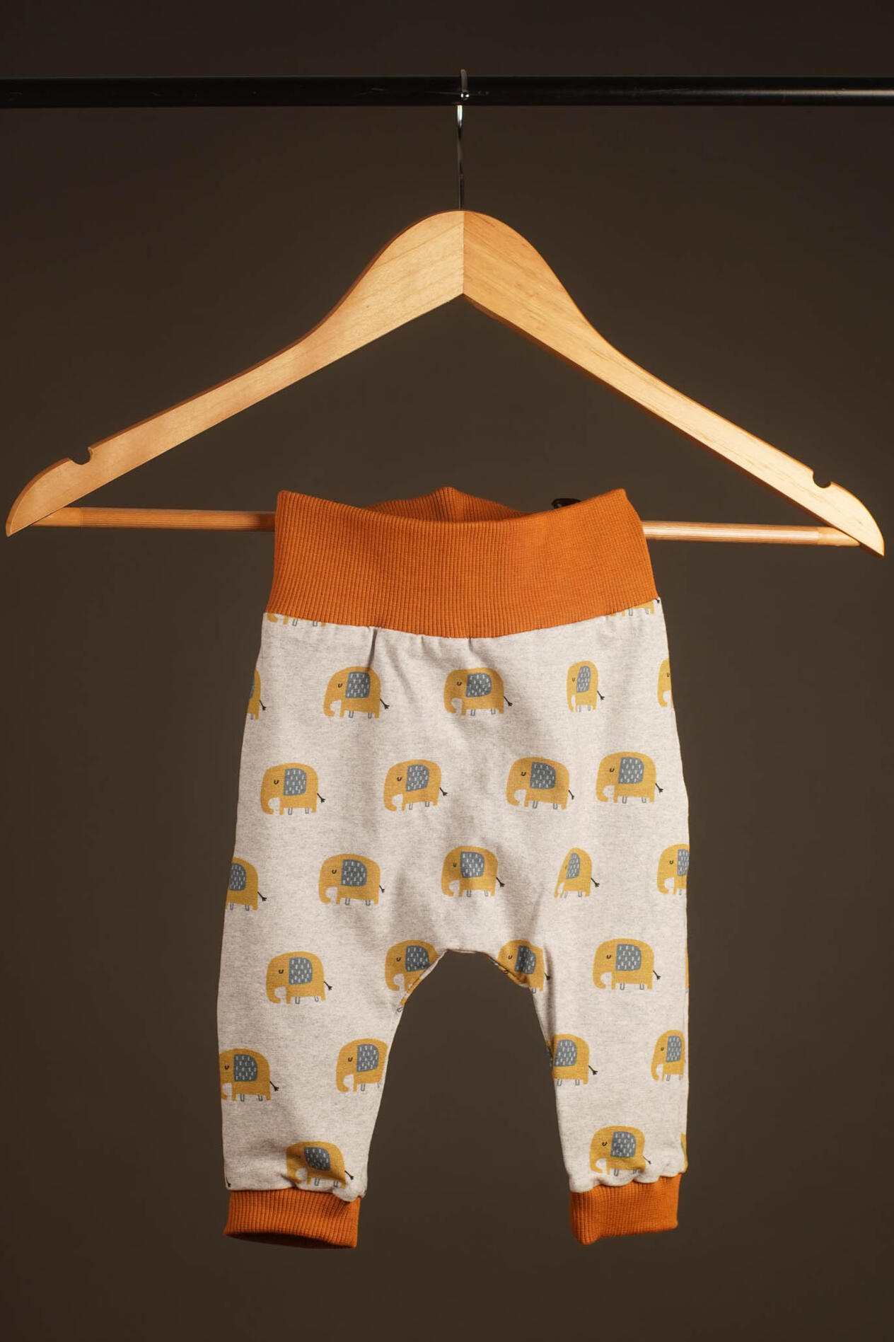 Hose Elefant Grösse 62 Artikelnr. 4 29.00 CHF